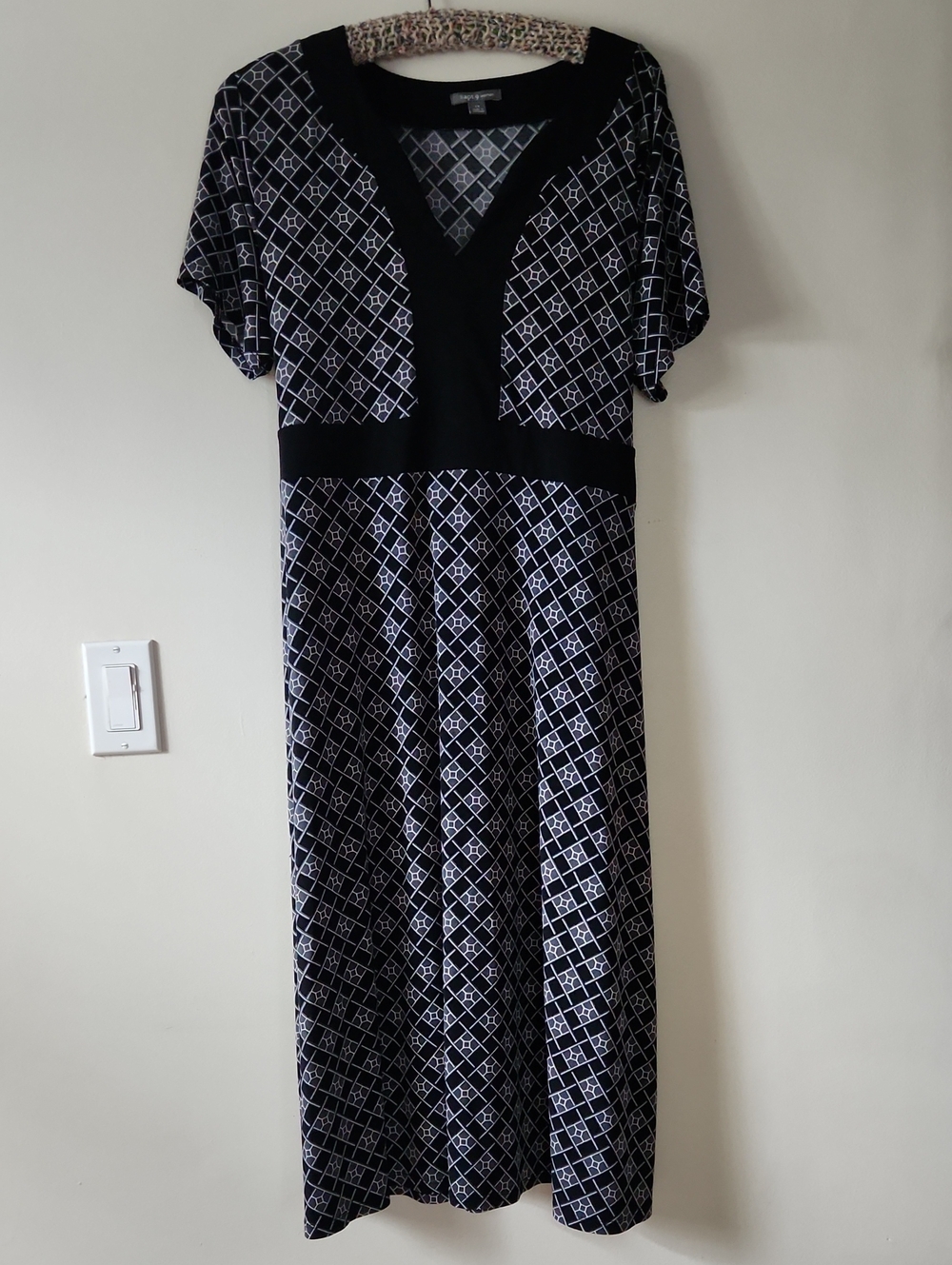 Apt 9 Black Geometric V-Neck Midi Dress with Empire Waist